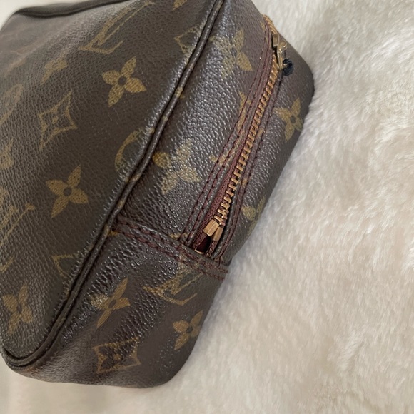 Louis Vuitton Cosmetic Toiletry Monogram Bag - Picture 5 of 10